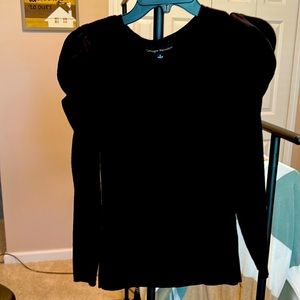 Casual puffy sleeve shirt.